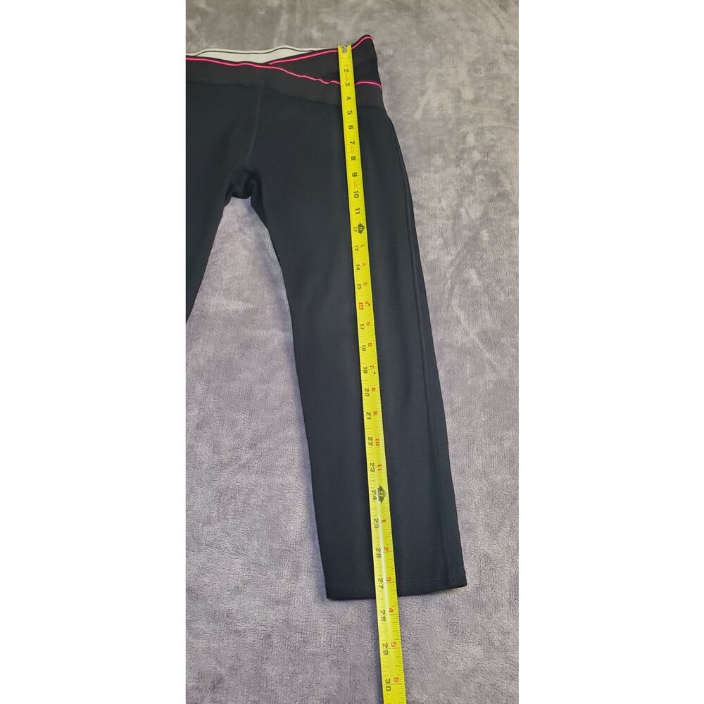 Fabletics Sz S Women’s Maddox Capri Leggings Black Coral Logo Waistband C7 - Picture 2 of 7